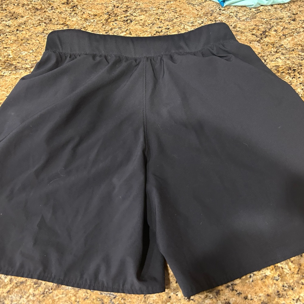 Abercrombie shorts is 13/14